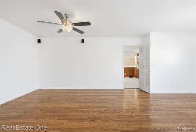 6341 N Charlesworth Street, Dearborn Heights, MI 48127