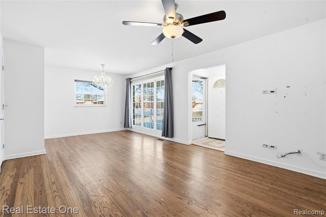 6341 N Charlesworth Street, Dearborn Heights, MI 48127