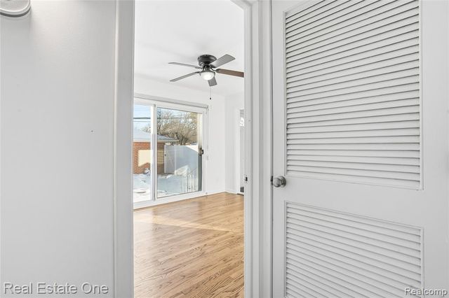 6341 N Charlesworth Street, Dearborn Heights, MI 48127