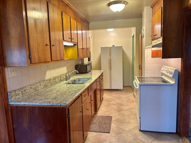 2213 Fancy Grove Road, Huddleston, VA 24104