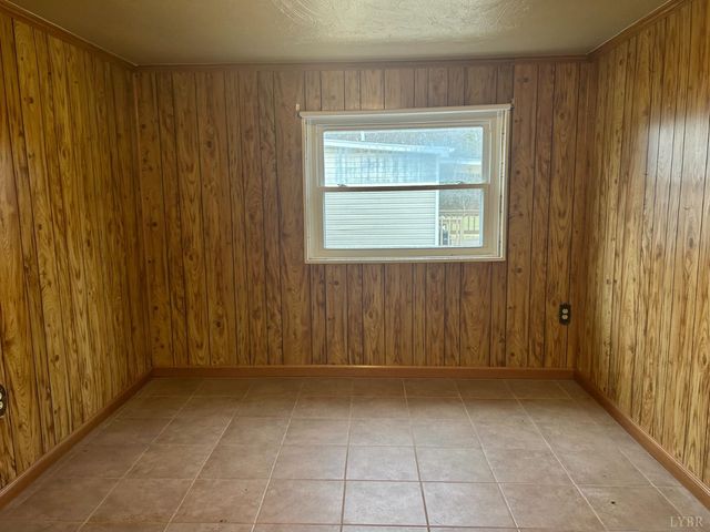 2213 Fancy Grove Road, Huddleston, VA 24104