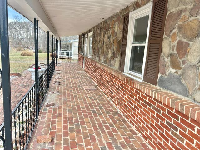 2213 Fancy Grove Road, Huddleston, VA 24104