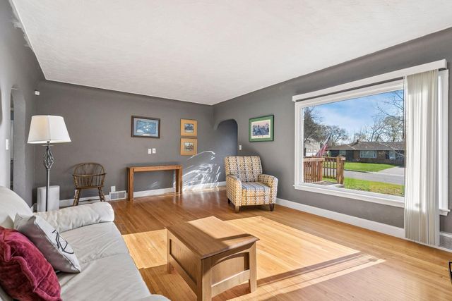 199 Ferndale Street N, Maplewood, MN 55119