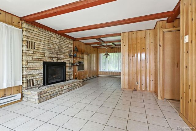 8814 Pellett Dr, Webster Township, MI 48189