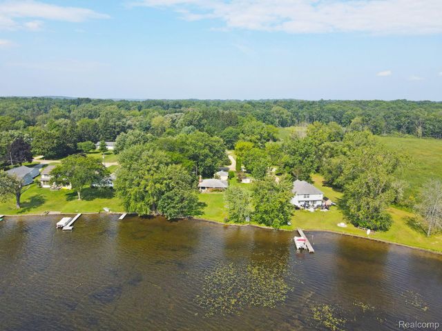 8814 Pellett Dr, Webster Township, MI 48189