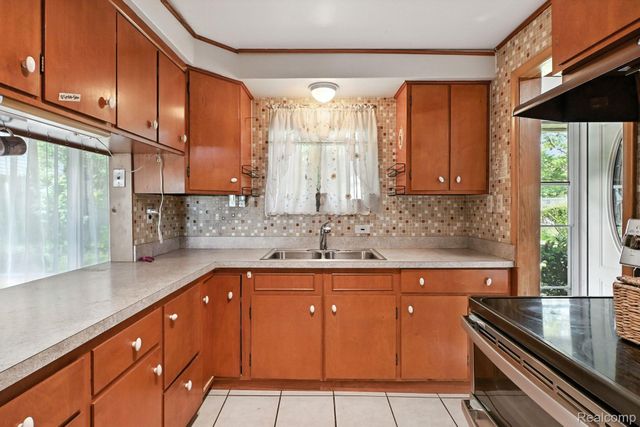 8814 Pellett Dr, Webster Township, MI 48189