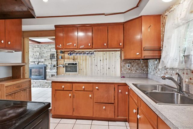 8814 Pellett Dr, Webster Township, MI 48189