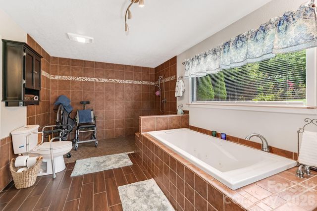 95 Pensacola Avenue, Arden, NC 28704