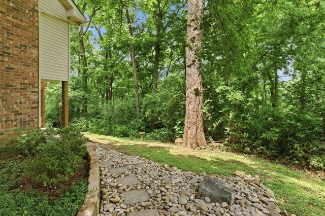 105 Stoneway Close, Nashville, TN 37209