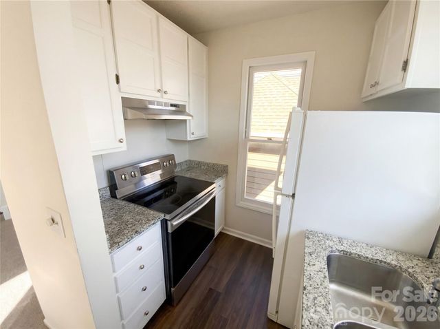 1101 E Morehead Street 33, Charlotte, NC 28204