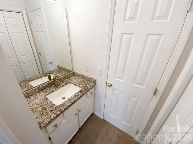 1101 E Morehead Street 33, Charlotte, NC 28204