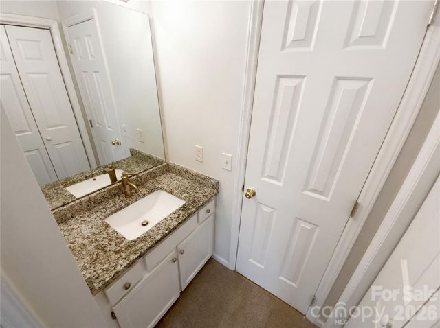 1101 E Morehead Street 33, Charlotte, NC 28204