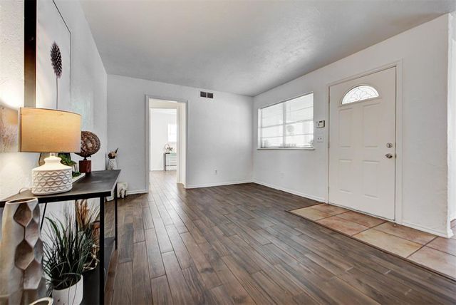 2124 Marshall Drive, Edmond, OK 73013