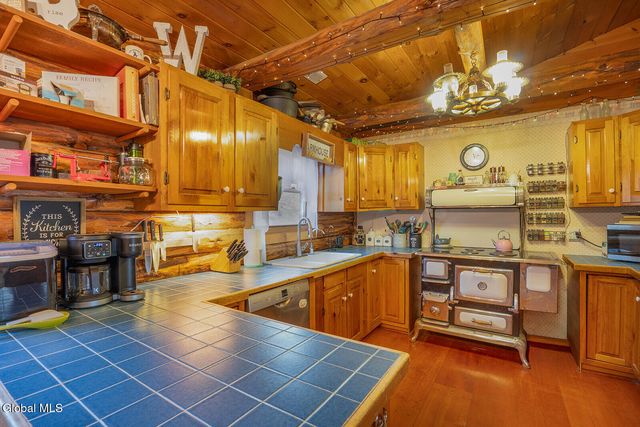 20 Kamarak Way, Granville, NY 12832