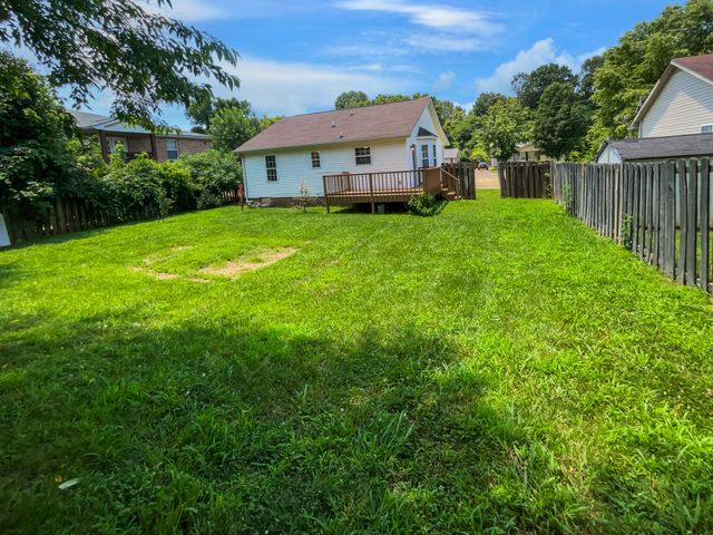 394 Cranklen Cir, Clarksville, TN 37042