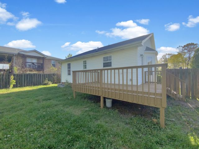 394 Cranklen Cir, Clarksville, TN 37042