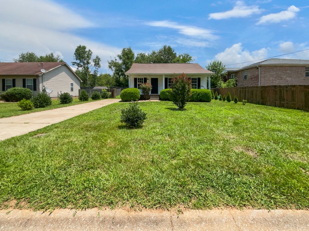 394 Cranklen Cir, Clarksville, TN 37042