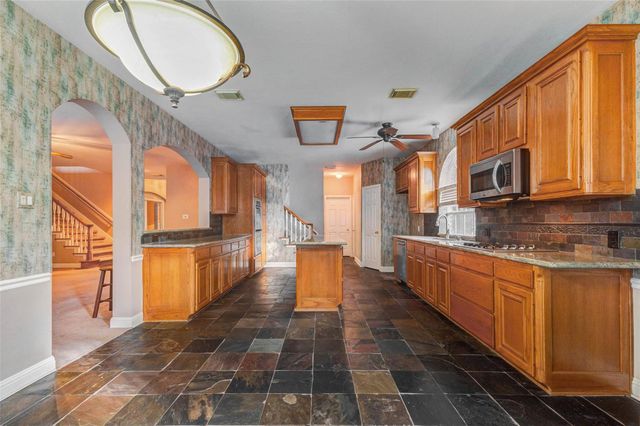 2106 Shade Crest Drive, Richmond, TX 77406