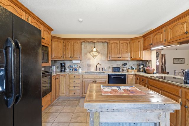 5129 N Newton Cir, Park City, KS 67219