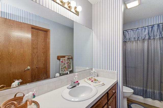 5129 N Newton Cir, Park City, KS 67219