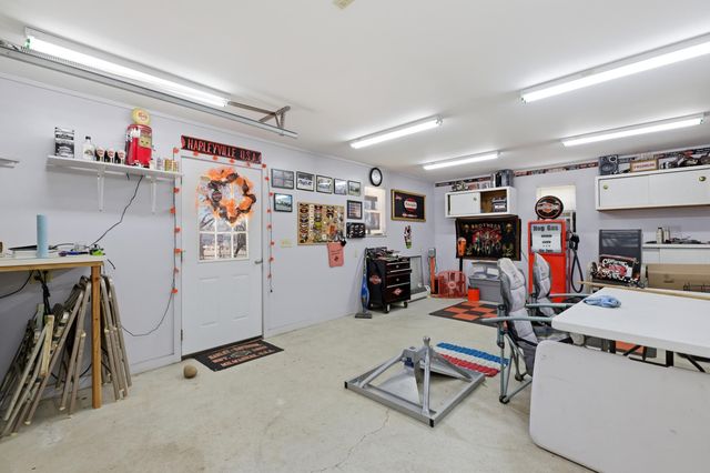 5129 N Newton Cir, Park City, KS 67219