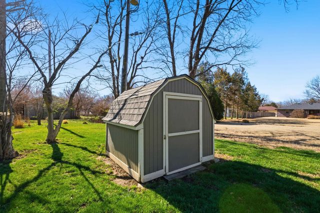 5129 N Newton Cir, Park City, KS 67219