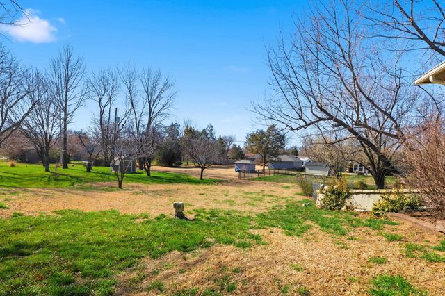 5129 N Newton Cir, Park City, KS 67219