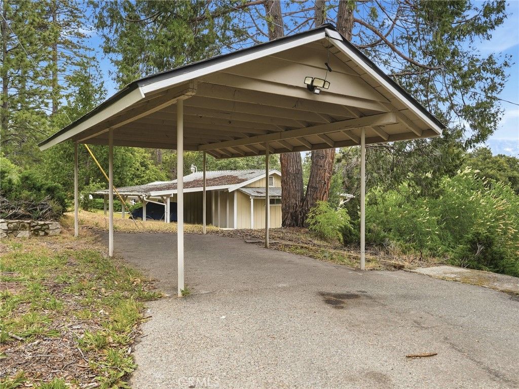 Image 7 of property listing at 35861 Highland E, Wishon, CA 93669