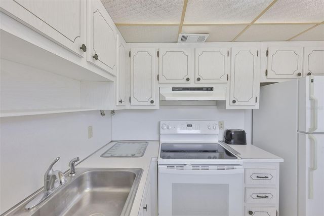 202 BEDFORD STREET 68, Sun City Center, FL 33573