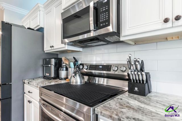 310 Creek Ridge Dr, Warner Robins, GA 31088