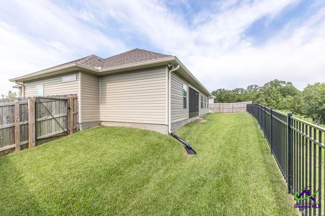 310 Creek Ridge Dr, Warner Robins, GA 31088