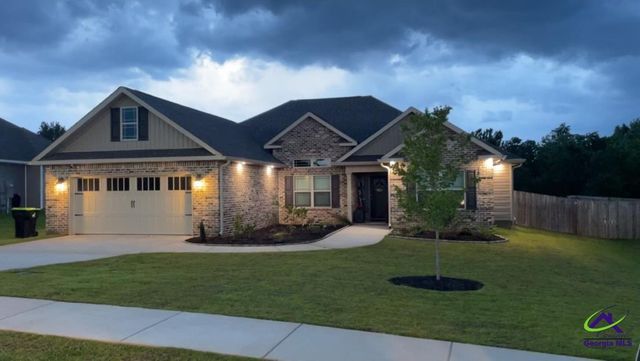 310 Creek Ridge Dr, Warner Robins, GA 31088