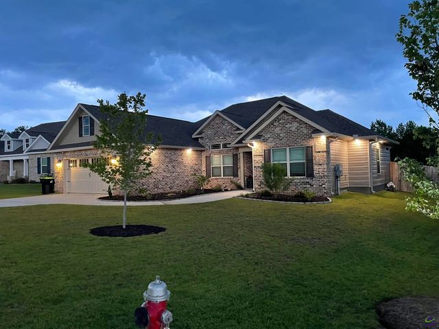 310 Creek Ridge Dr, Warner Robins, GA 31088