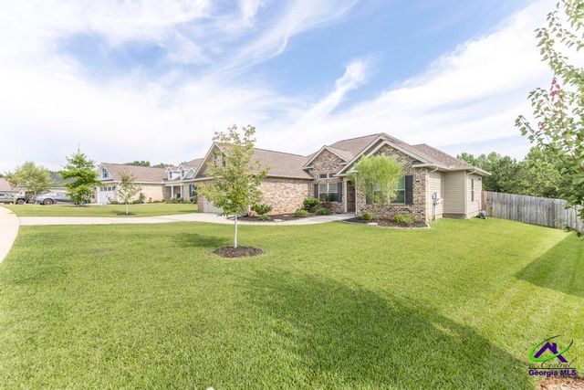 310 Creek Ridge Dr, Warner Robins, GA 31088