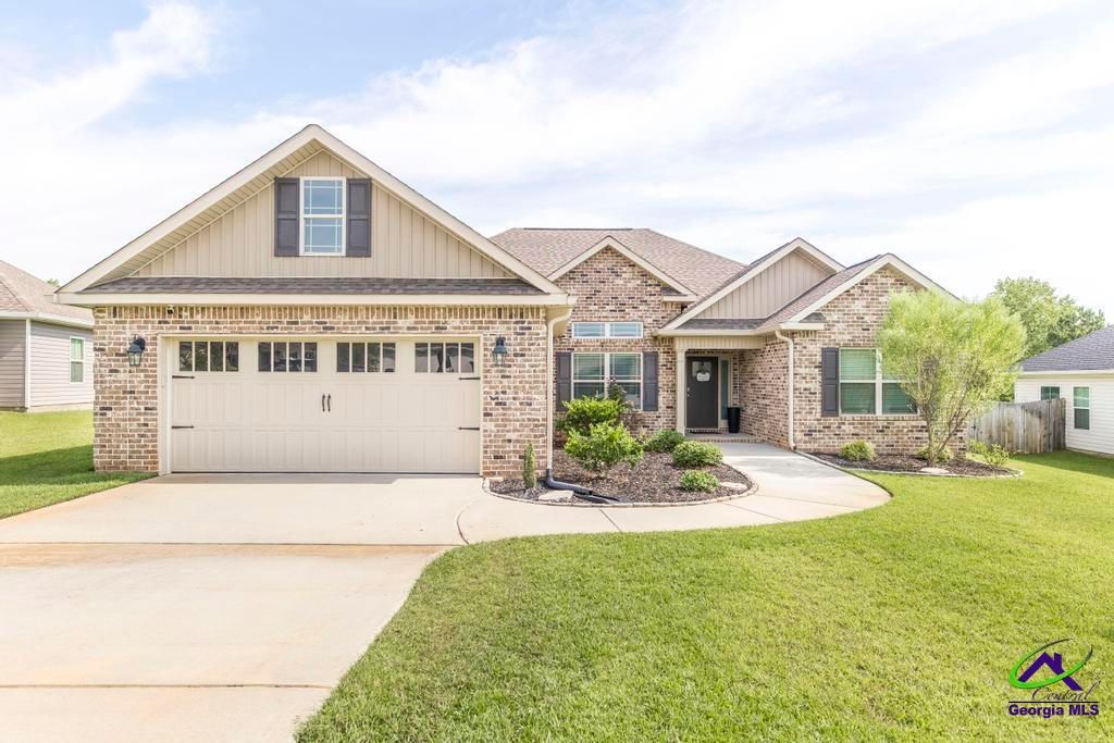 310 Creek Ridge Dr, Warner Robins, GA 31088