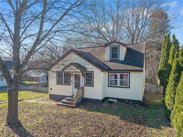 121 Gillespie Avenue, Camillus, NY 13219