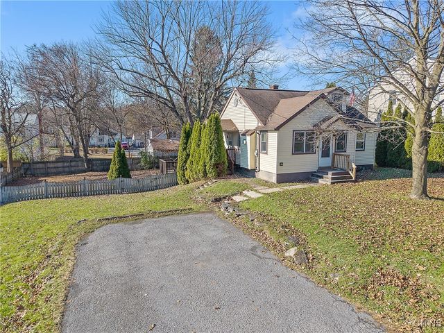 121 Gillespie Avenue, Camillus, NY 13219