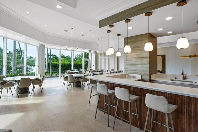 16500 Collins Ave PHE, Sunny Isles Beach, FL 33160