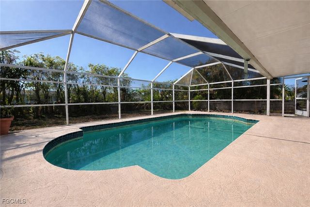 1010 SE 43rd TER, Cape Coral, FL 33904