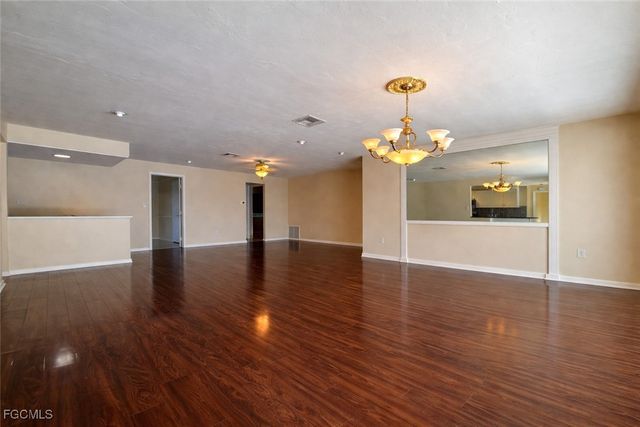 1010 SE 43rd TER, Cape Coral, FL 33904