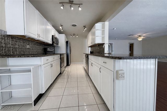 1010 SE 43rd TER, Cape Coral, FL 33904