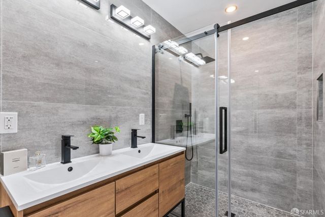 18 Prague Street, San Francisco, CA 94112