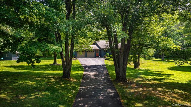 202 S Quaker Lane, Hyde Park, NY 12538