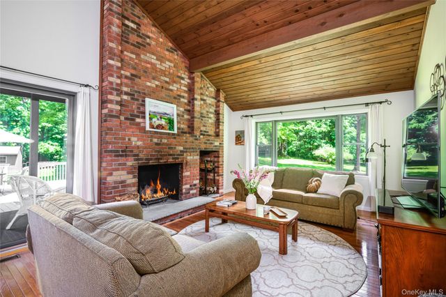 202 S Quaker Lane, Hyde Park, NY 12538