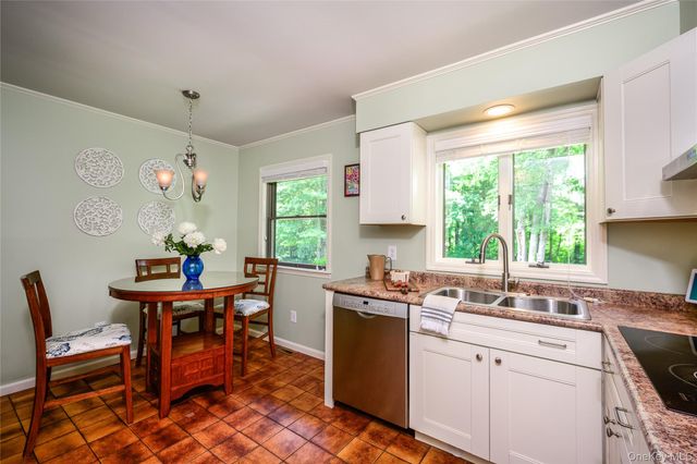 202 S Quaker Lane, Hyde Park, NY 12538