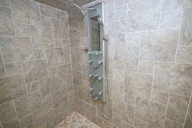 6711 Ridge Drive, Davenport, IA 52806