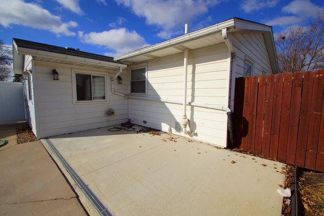 6711 Ridge Drive, Davenport, IA 52806