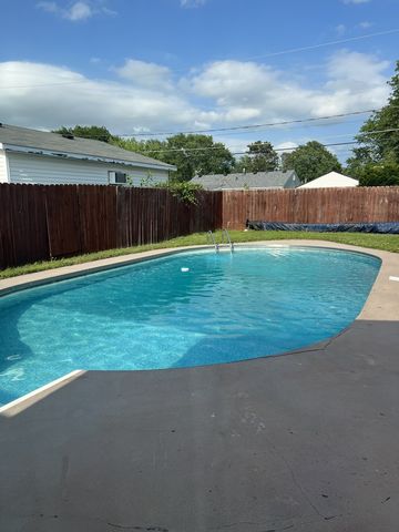 6711 Ridge Drive, Davenport, IA 52806