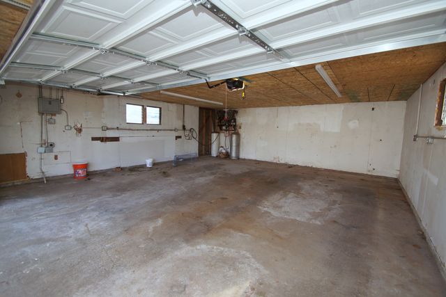 6711 Ridge Drive, Davenport, IA 52806