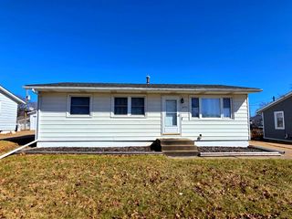 6711 Ridge Drive, Davenport, IA 52806